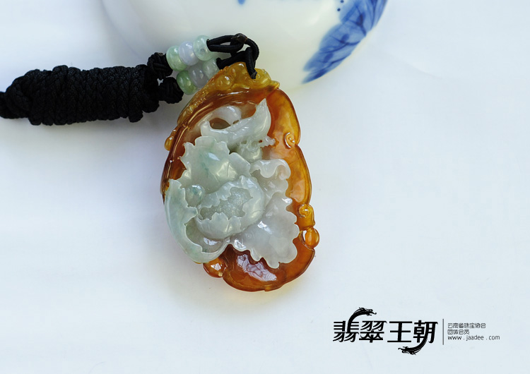 冰种三彩缅甸翡翠英明神武挂件