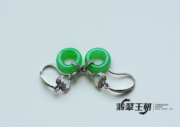 糯冰种翠色缅甸翡翠平安扣耳坠