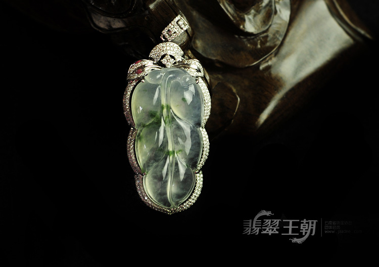 冰玻种飘花缅甸翡翠镶白金“金枝玉叶”挂件