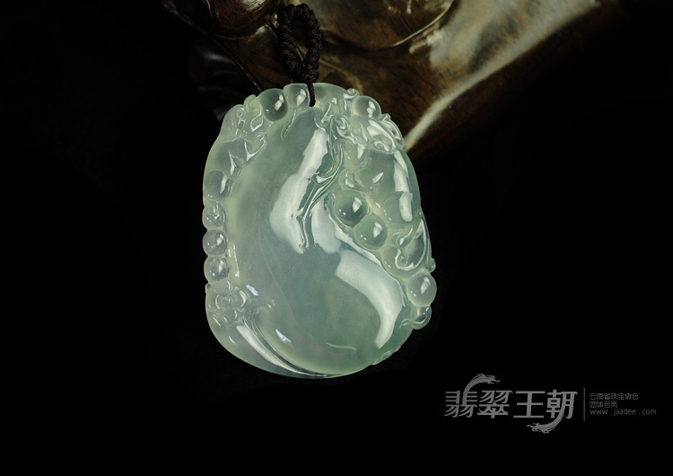 冰种蓝晴水缅甸翡翠福寿瓜挂件