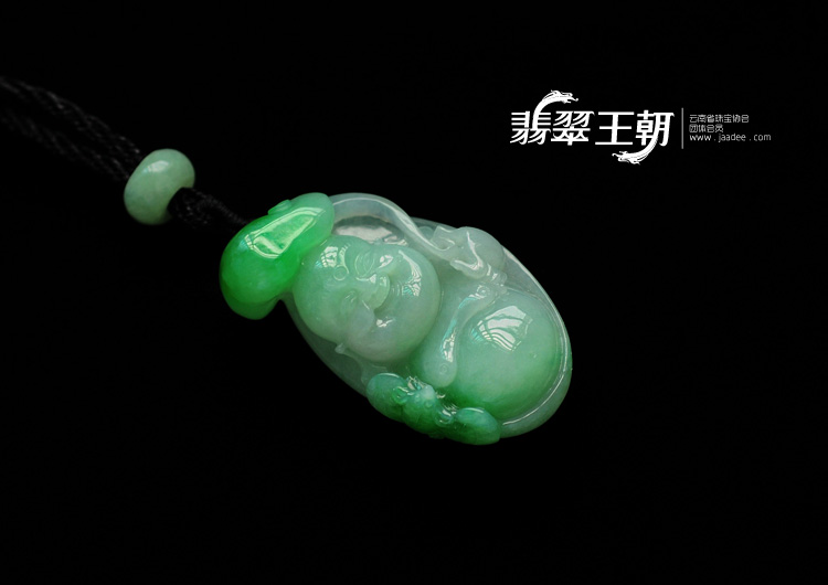 糯冰种翠色缅甸翡翠莲花玉佛挂件
