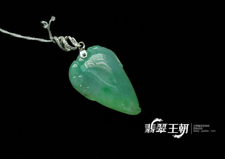 冰种翠色缅甸翡翠桃形挂件