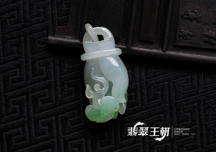 糯冰种飘翠缅甸翡翠佛手执如意挂件