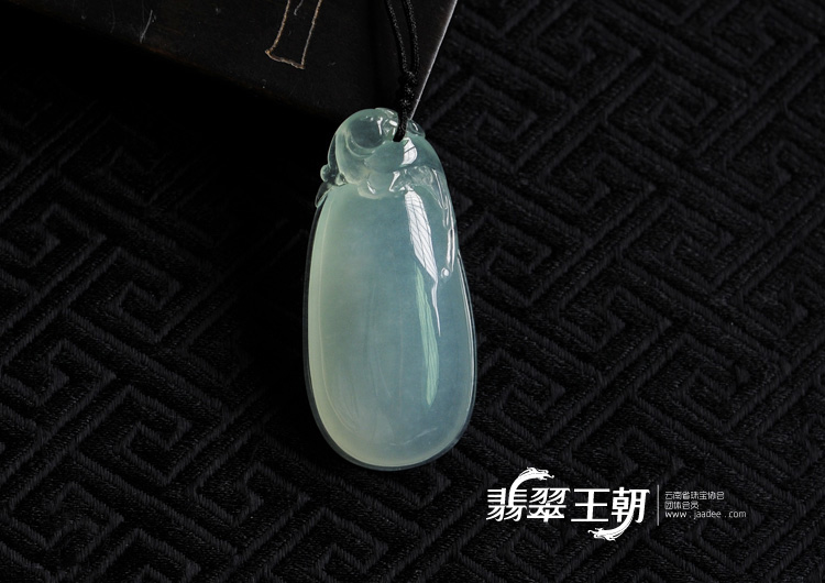 冰种蓝晴水缅甸翡翠福瓜挂件