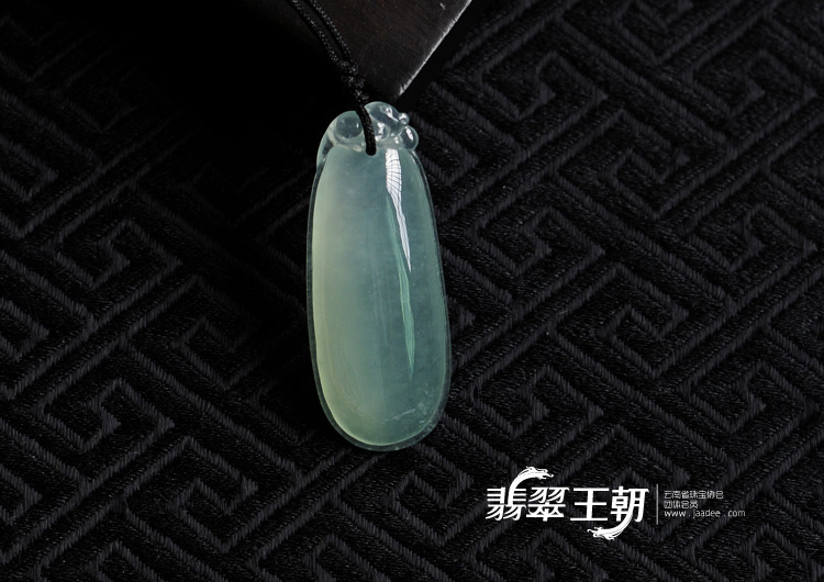 冰种蓝晴水缅甸翡翠福瓜挂件
