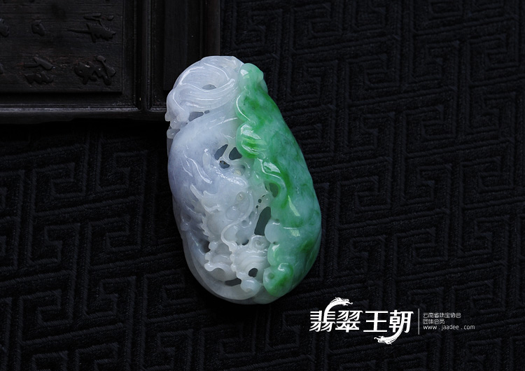糯冰种飘翠缅甸翡翠龙行如意挂件