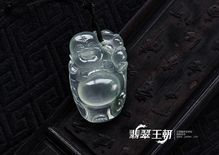 冰玻种飘花缅甸翡翠逍遥佛挂件