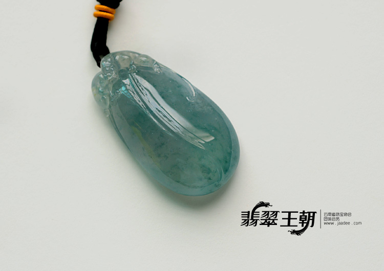 冰种飘花缅甸翡翠福瓜挂件