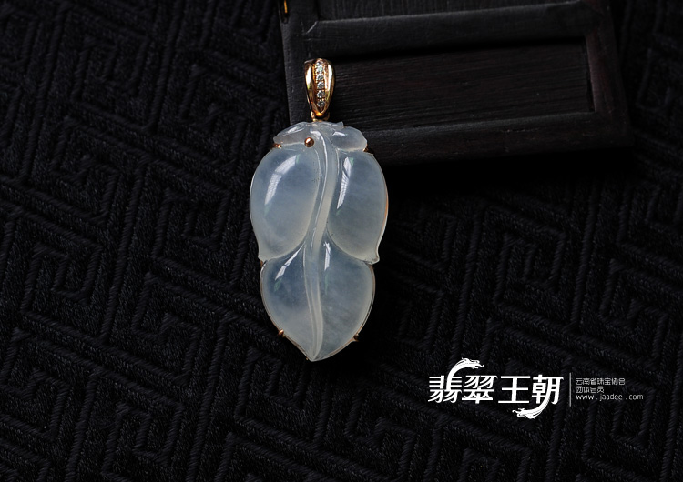 冰种缅甸翡翠包玫瑰金叶子挂件
