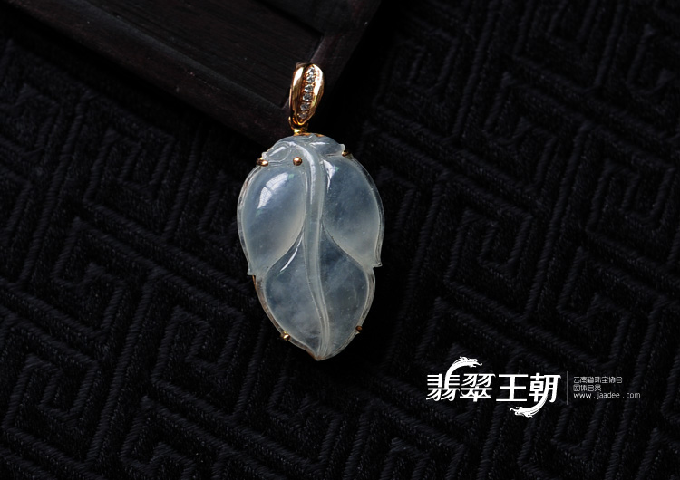 冰种缅甸翡翠包玫瑰金叶子挂件