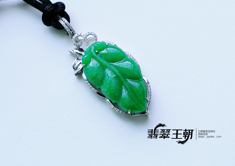 糯冰种阳绿满绿缅甸翡翠镶白金