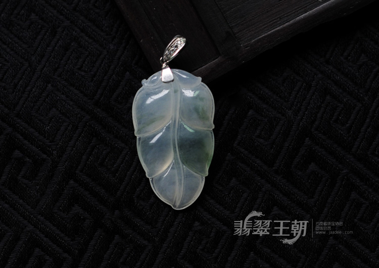 冰种飘花缅甸翡翠叶子挂件