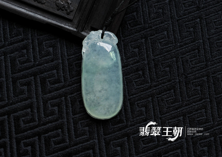 冰种晴水缅甸翡翠福瓜挂件