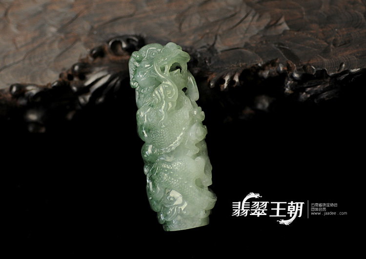 冰种飘花缅甸翡翠龙柱挂件