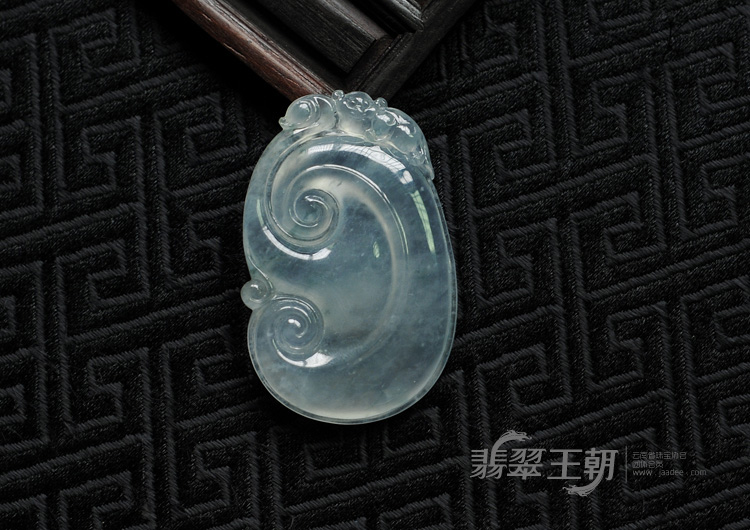 冰玻种飘花缅甸翡翠如意挂件