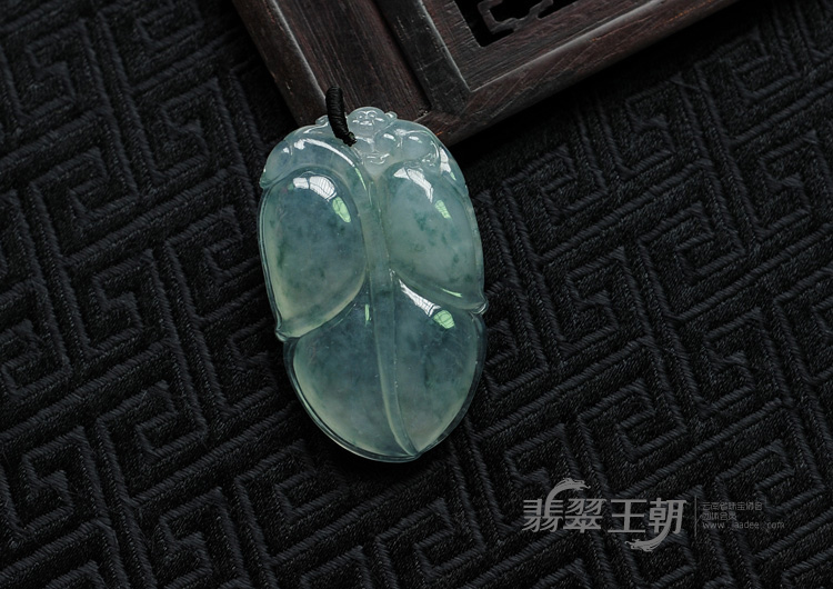 冰玻种飘花缅甸翡翠叶子挂件