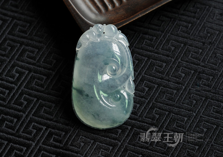 冰种飘花缅甸翡翠如意挂件