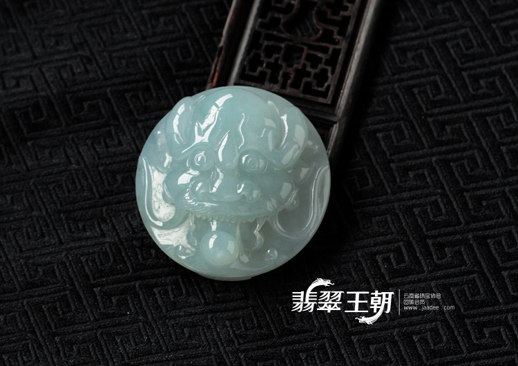 冰种晴水缅甸翡翠龙王头皮带扣