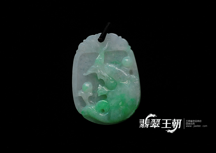 糯冰种飘翠缅甸翡翠金鱼挂件