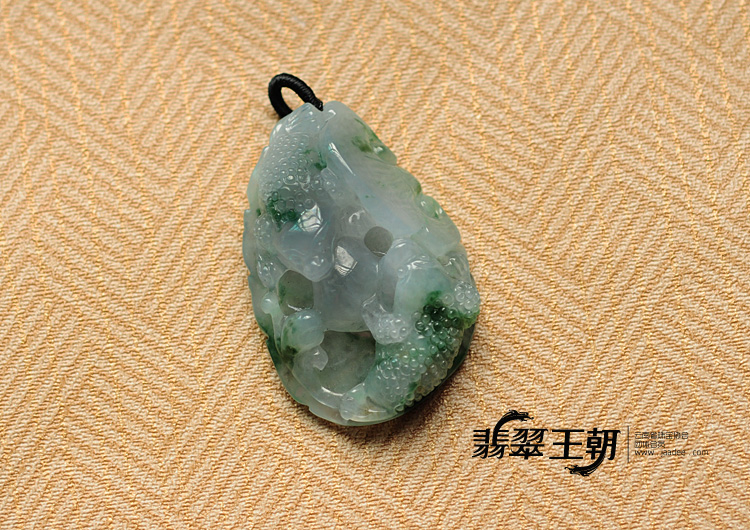冰种飘花缅甸翡翠金蟾斗嬉挂件