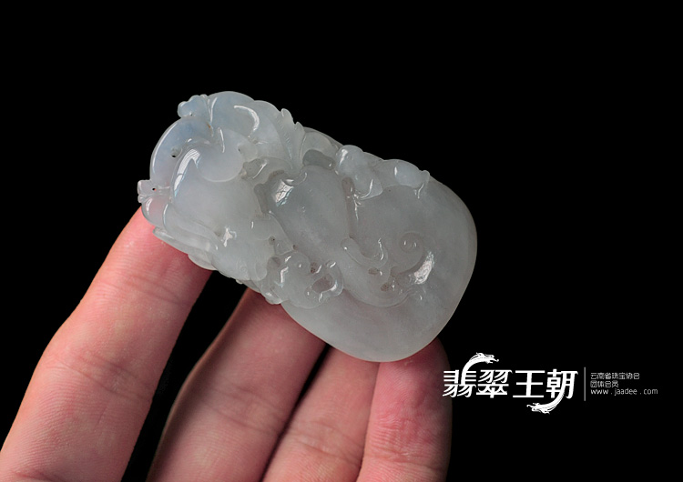 冰种缅甸翡翠吉祥兔挂件