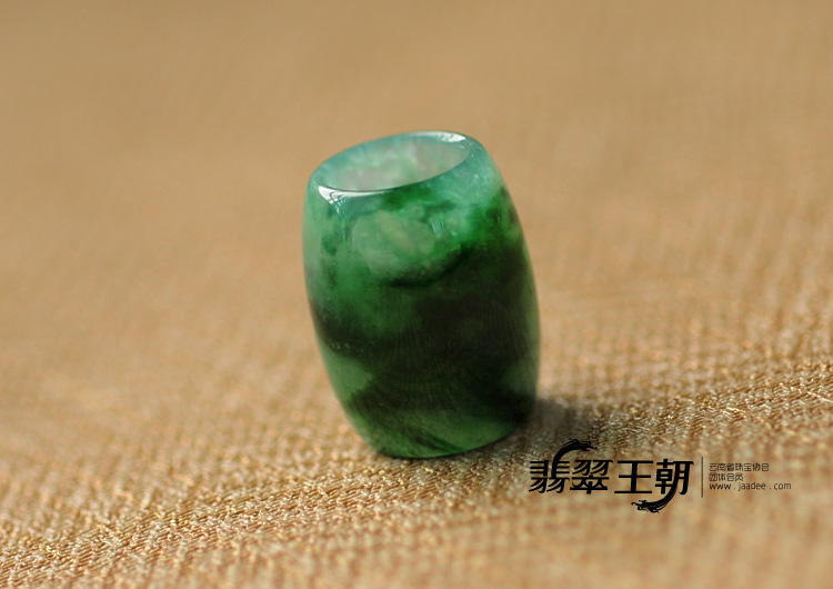 糯冰种墨绿缅甸翡翠路路通挂件
