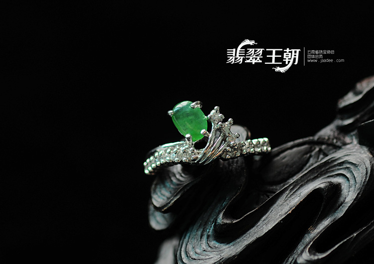 冰种阳绿缅甸翡翠包银金戒指(15.5mm)