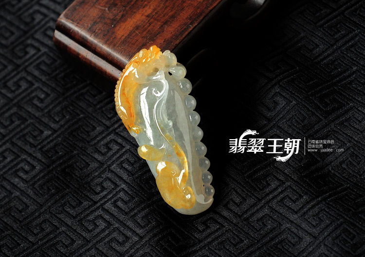 糯冰种黄翡缅甸翡翠福寿瓜挂件