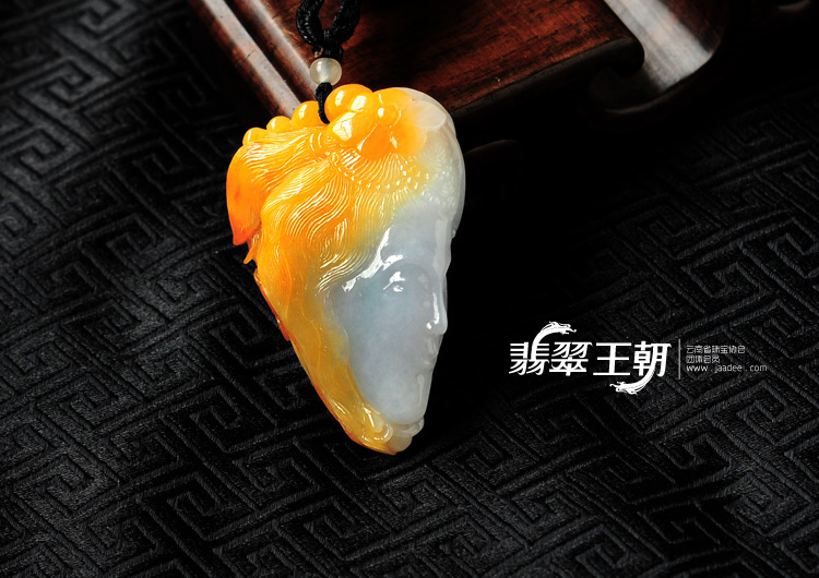 糯冰种黄翡缅甸翡翠美人如玉挂件