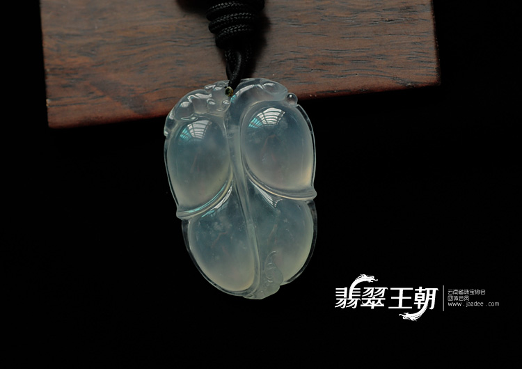冰玻种缅甸翡翠叶子挂件