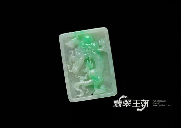 糯冰种翠色缅甸翡翠仿古龙牌挂件