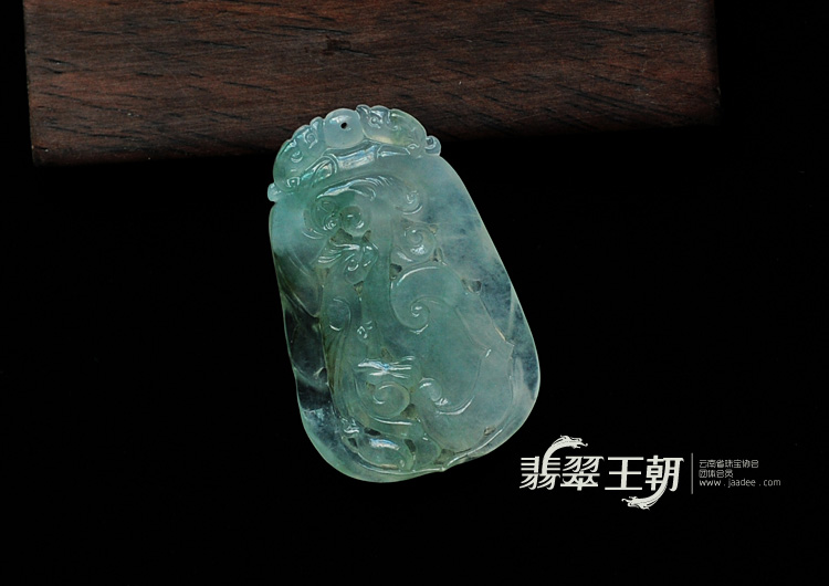 冰种飘花缅甸翡翠凤牌挂件