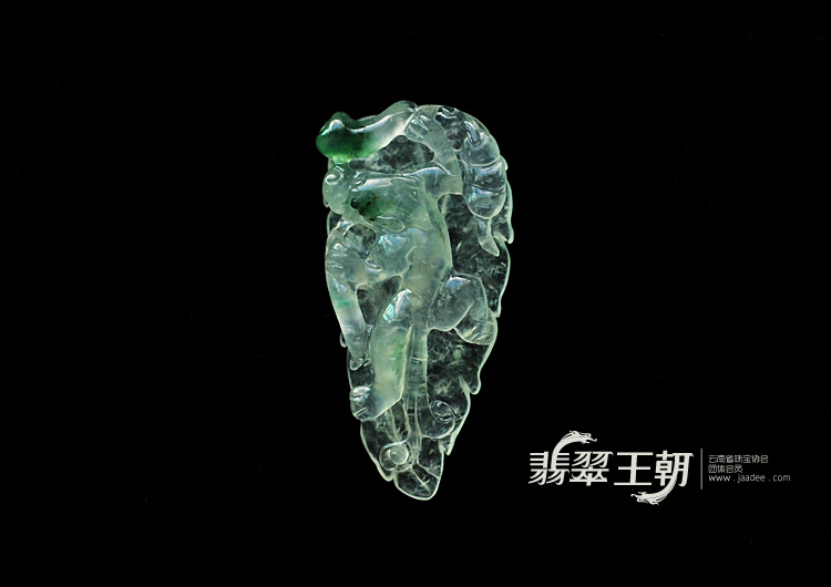 冰玻种飘花缅甸翡翠草龙挂件