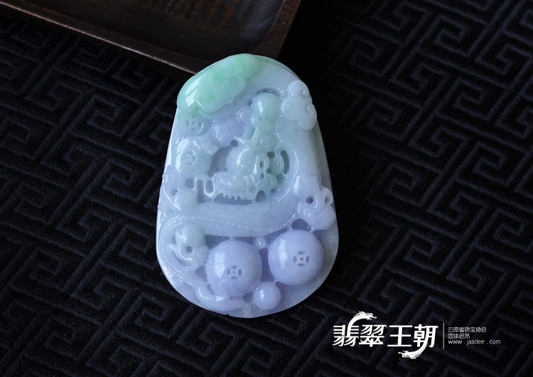 糯冰种春带彩缅甸翡翠龙行如意挂件