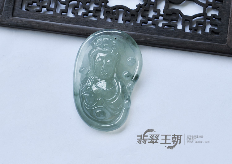 冰玻种飘花缅甸翡翠观音头挂件