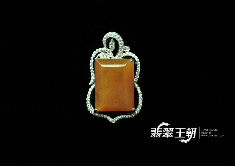 冰种黄翡缅甸翡翠镶白金长方形胸坠(真钻)