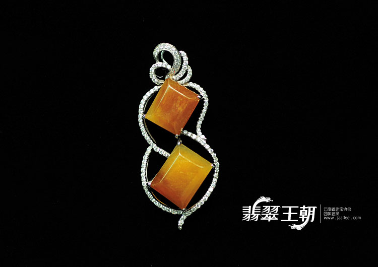 冰种黄翡缅甸翡翠镶白金菱形胸坠(真钻)