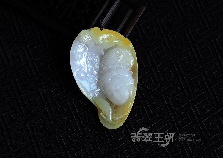 糯冰种黄翡缅甸翡翠观音头挂件