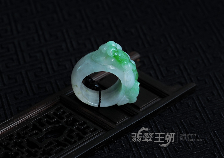 糯冰种翠色缅甸翡翠招财貔貅指环