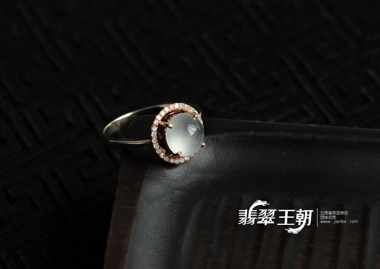 冰玻种缅甸翡翠镶玫瑰金戒指