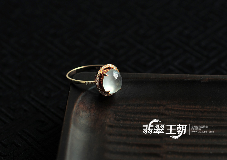 冰玻种缅甸翡翠镶玫瑰金戒指