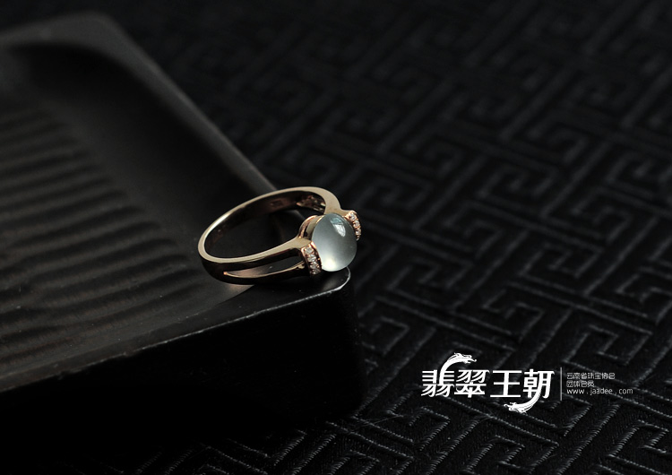 玻璃种淡晴水缅甸翡翠镶玫瑰金戒指
