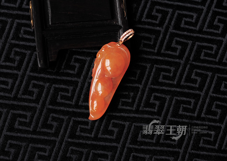 冰种红黄翡缅甸翡翠四季豆挂件