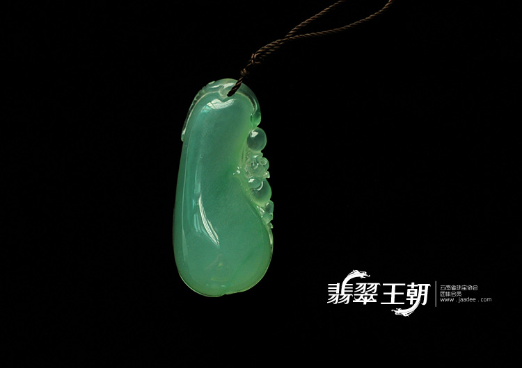 冰种晴水飘翠缅甸翡翠福瓜挂件