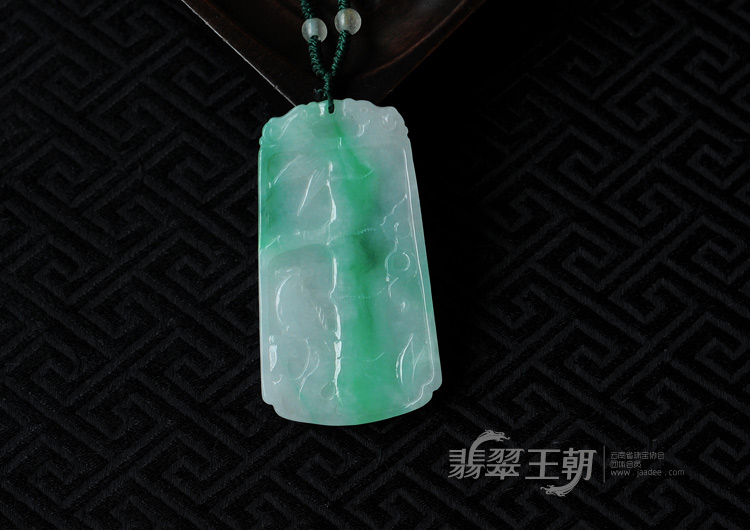 feicui糯冰种翠色缅甸翡翠节节高挂件