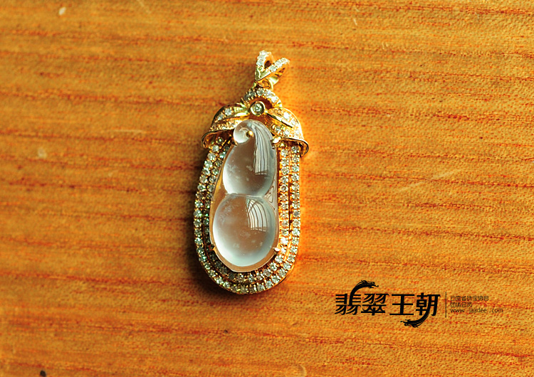 玻璃种缅甸翡翠包玫瑰金豆子挂件(真钻)