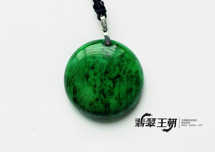 细糯种癣加绿缅甸翡翠玉璧胸坠