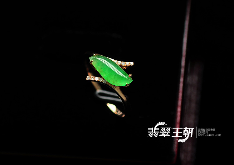 冰种阳绿缅甸翡翠戒指
