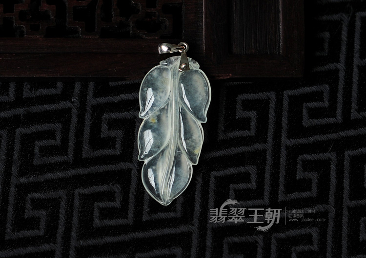 玻璃种缅甸翡翠叶子挂件