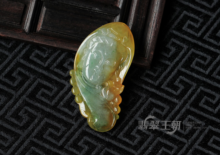 冰种黄翡飘花缅甸翡翠观音头挂件